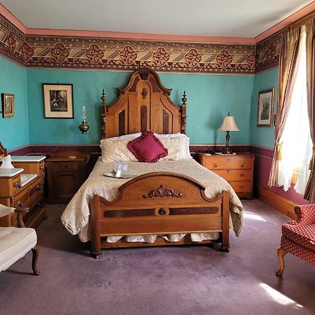 Grand Victorian B&B Inn Bellaire Стая снимка