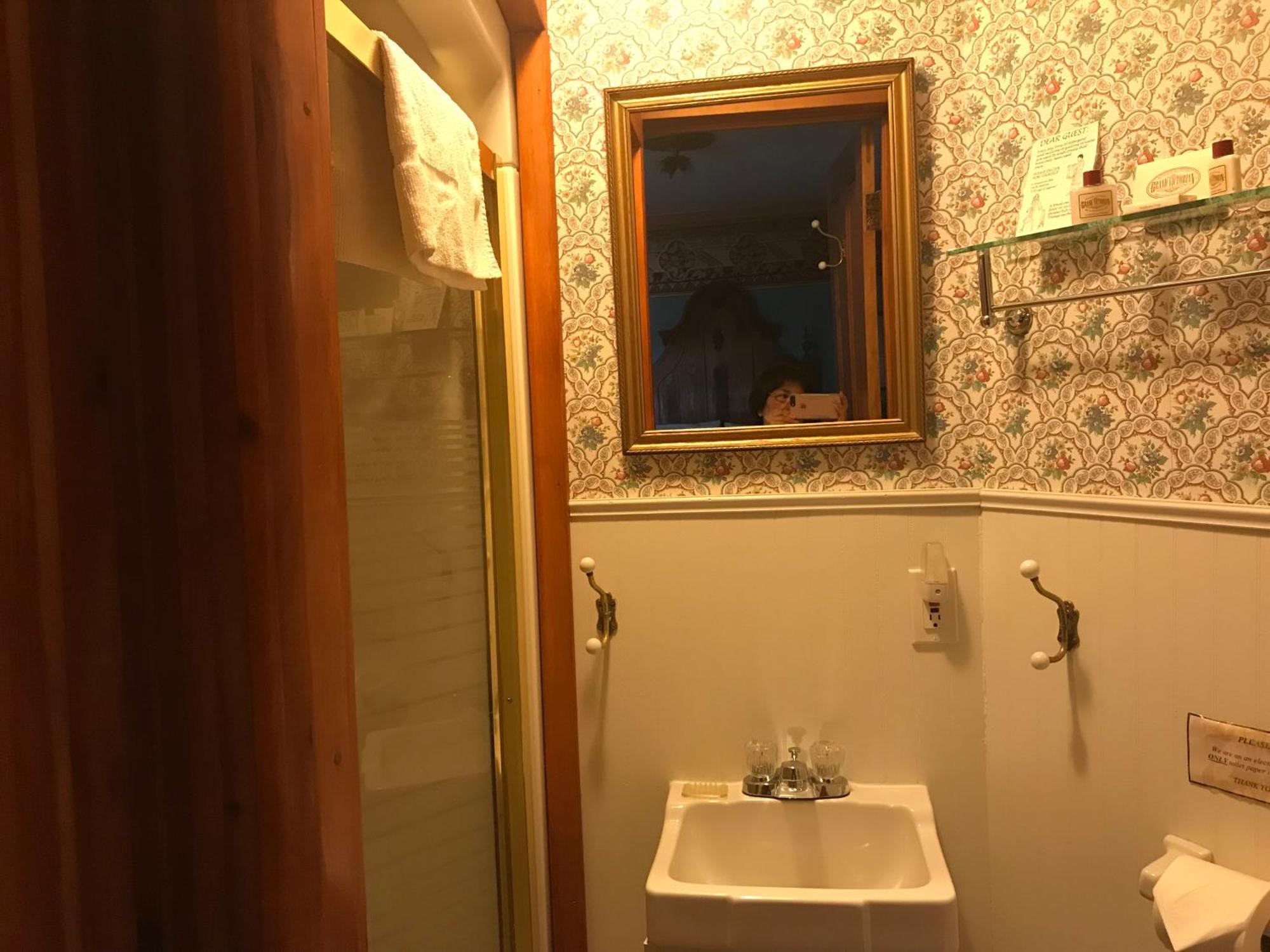 Grand Victorian B&B Inn Bellaire Стая снимка