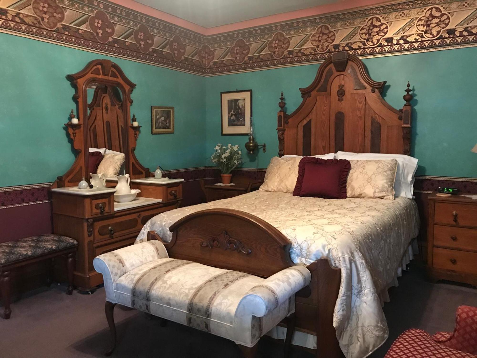 Grand Victorian B&B Inn Bellaire Стая снимка
