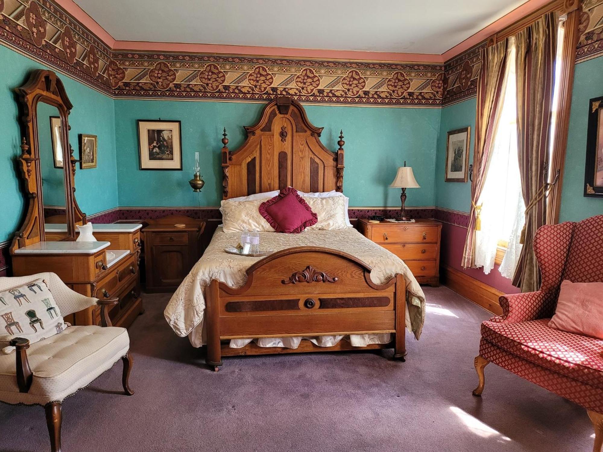Grand Victorian B&B Inn Bellaire Стая снимка